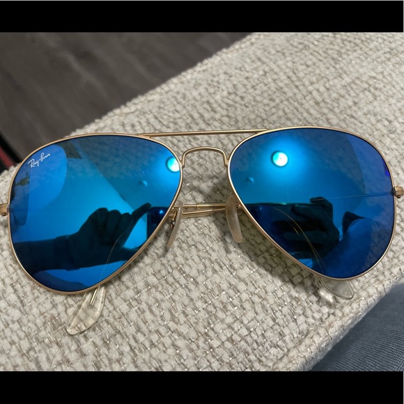Women’s Ray-Ban mirrored aviator sunglasses - Picture 3 of 5